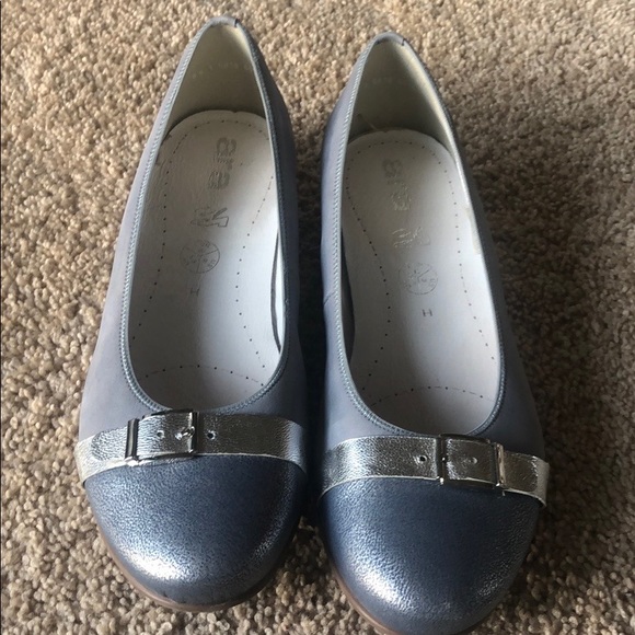 Powder blue suede flats - Picture 1 of 5